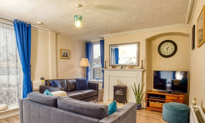 Sutton-on-Sea Casa | Lovely & Welcoming Home | Walk to Beach | Parking