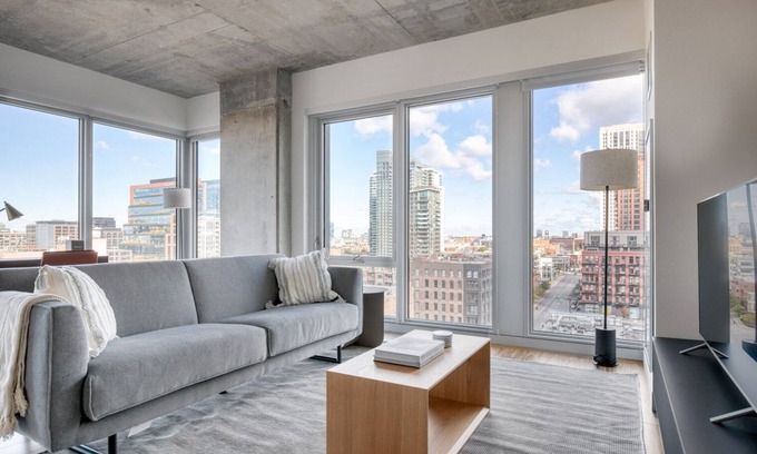 West Loop Gate Apartamento | Lovely West Loop 2BR w/ Pool, Gym & Lounge, nr L, by Blueground