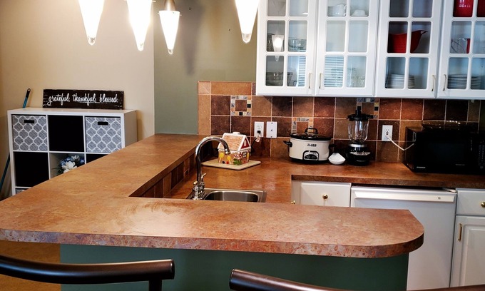 West Omaha Apartamento | Lovely West Omaha walkout with private entrance