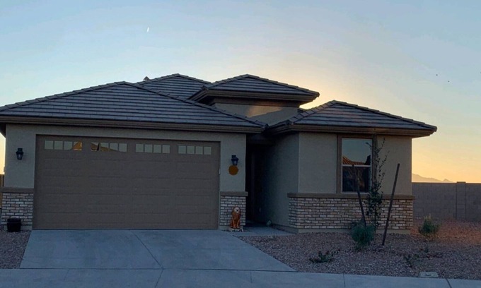Buckeye Casa | Lovely white & Grey home