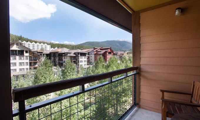 Winter Park Apartamento | Lovely Zephyr Mountain Lodge condo with Continental Divide and Village Views condo