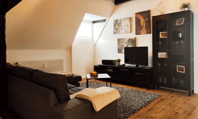 Heinsberg Apartamento | Lovingly converted 90 sqm attic apartment. Experience idyllic Selfkant.