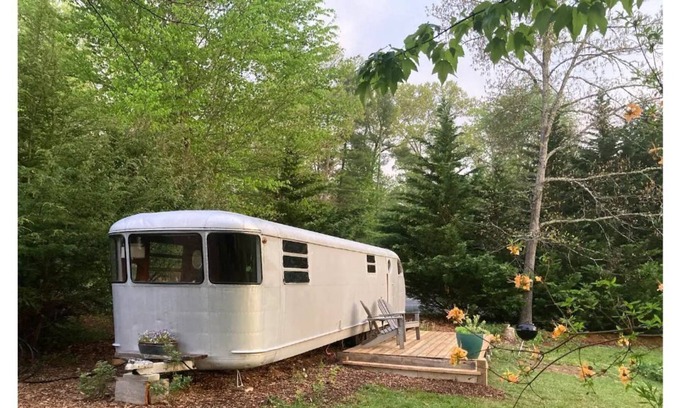 Mars Hill Casa | Lovingly Restored Mid Century Modern, 1951 Spartan Imperial Mansion Camper