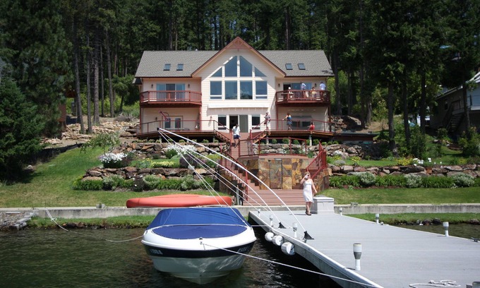 Sagle Casa | Sunny Side of Lake Pend Oreille - Banco bajo con muelle privado, pozo de fuego, puestas de sol.