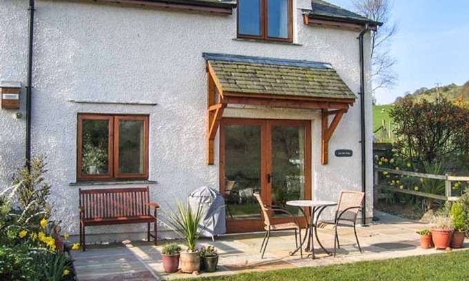 Coniston Cabaña | LOW DOW CRAG, romantic, character holiday cottage in Coniston