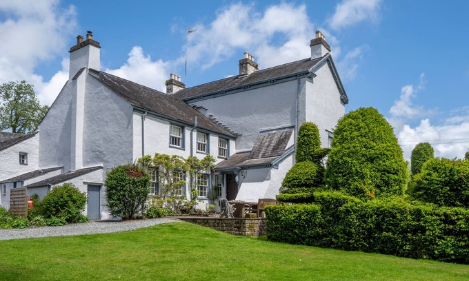 Graythwaite Cabaña | LOW GRAYTHWAITE HALL, pet friendly, with pool in Hawkshead