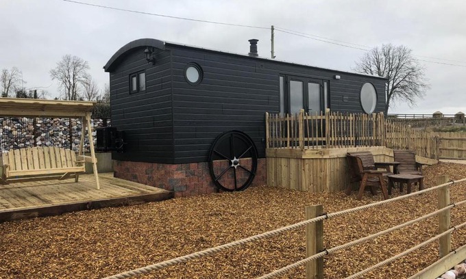 Dungannon Otro | Low-Line Shepherds Hut