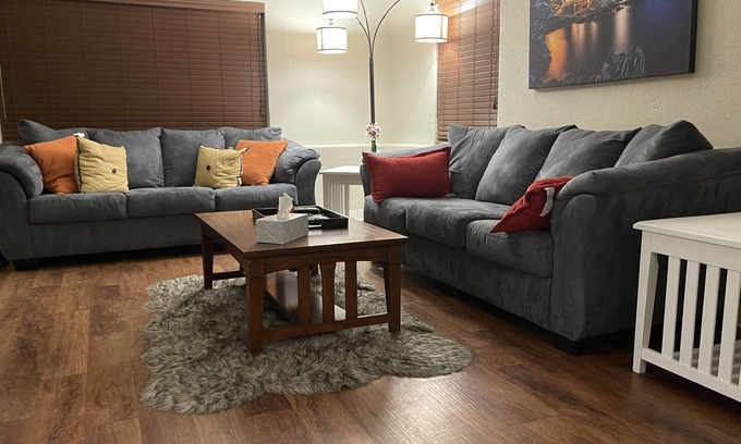 Midtown Casa | Low Summer Rates ! A Territorial Sante Fe Home with Fenced Yard 3 mile UofA