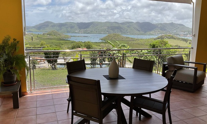 Sainte-Anne Apartamento | VILLA BAJA CON PISCINA F3. VER EN LA BAIE DU MARIN. Santa Ana