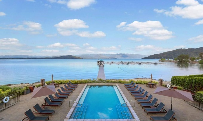 Sandpoint Condominio | BEST DEAL EVER at SEASONS: 7K for JULY! Great 3 BDR on Lake with Pool & SPA.
