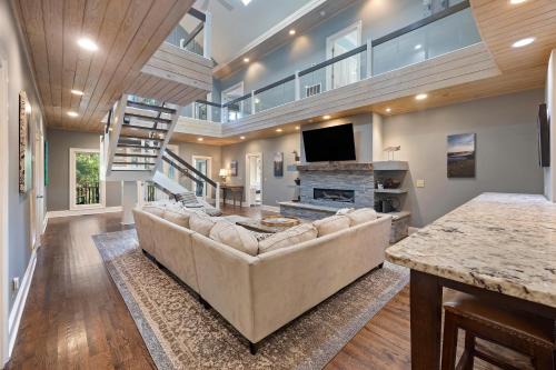 West Beach Casa | LOW374: 374 Low Oak Woods