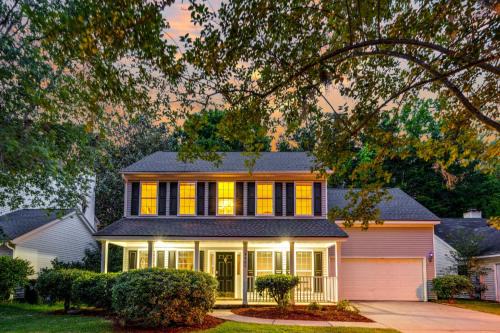 North Charleston Casa | Lowcountry haven - game rm + king bds, mins 2 dwtn