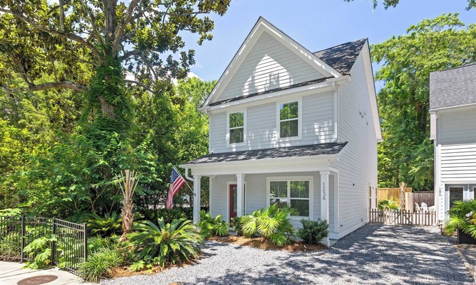 Mount Pleasant Casa | Lowcountry Lux / 5 min to Beach / 7 min to Dtwn