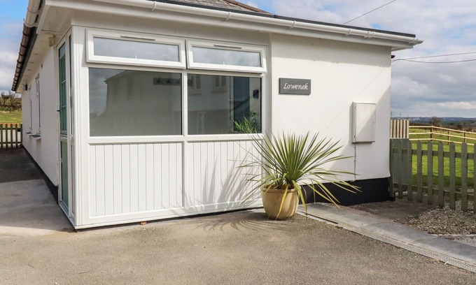 Pendoggett Cabaña | LOWENEK, pet friendly, with open fire in Port Isaac