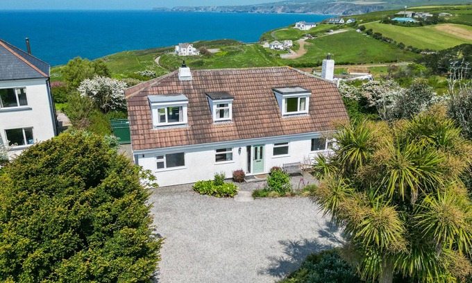 Port Isaac Cabaña | Lower Garrick, Port Isaac, sea views over the Bay