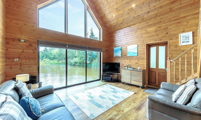 Menai Bridge Chalet De Esquí | Lower Lake Boathouse
