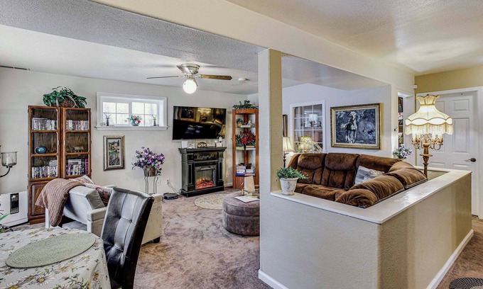 Graham Apartamento | Lower-Level Apt w/ Hot Tub & Sauna in Graham!