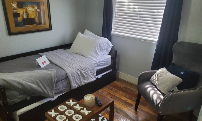 Dupont Casa | Lower level Cozy Suite 15 minutes from downtown