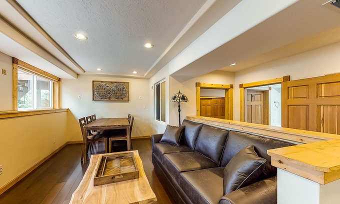 Oak Grove Casa | Lower-level dwelling in a riverfront home w/ shared dock & scenic views