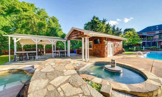 Coraopolis Casa | Lower-Level Pittsburgh Retreat: Hot Tub + Grill!