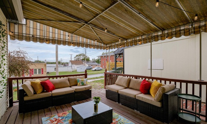 Bethany Apartamento | Lower Level Unit - Board Games - Charming Porch