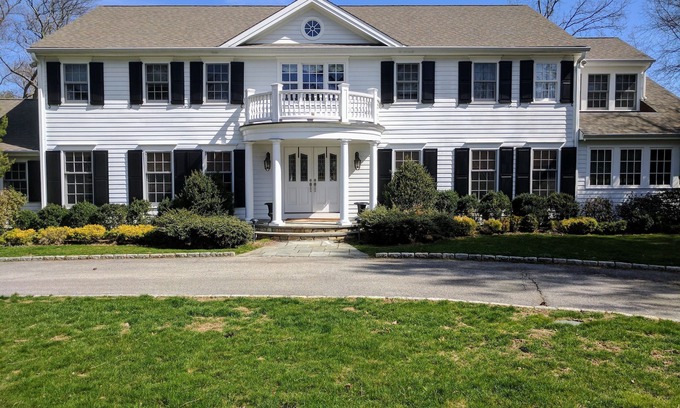 Stamford Casa | Lvl inferior privado 2BR / 1BA familiar / Se aceptan mascotas