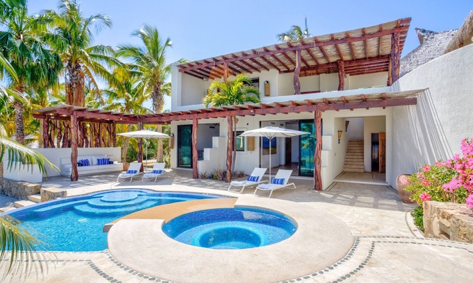 La Paz Apartamento | Lower Palmilla: Oceanfront room with pivate pool and jacuzzi