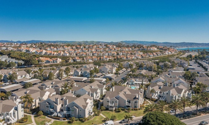 Dana Point Condominio | LOWER Unit at Niguel Beach Terrace, Dana Point! Close to Pool view
