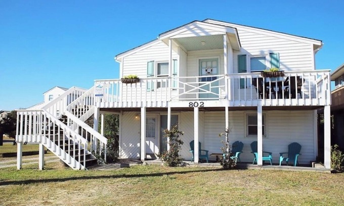 Topsail Beach Cabaña | Lower Unit of Cozy cottage in Topsail Beach!