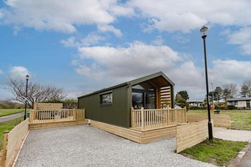 Grimsby Chalet De Esquí | Lowfield Lodge & Hot Tub - Humberston Fitties Beach