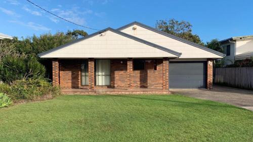 Bongaree Casa | Lowset pet friendly home, with room for a boat, Palm Ave, Bongaree