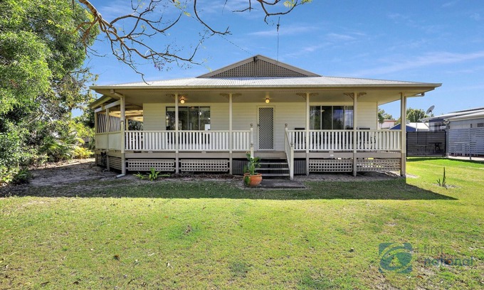 Woodgate Casa | Lowset Queenslander 1 Street from the Beach