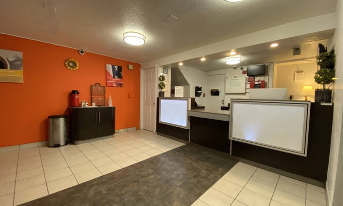 Tallahassee Hotel | Loyalty Inn Tallahassee