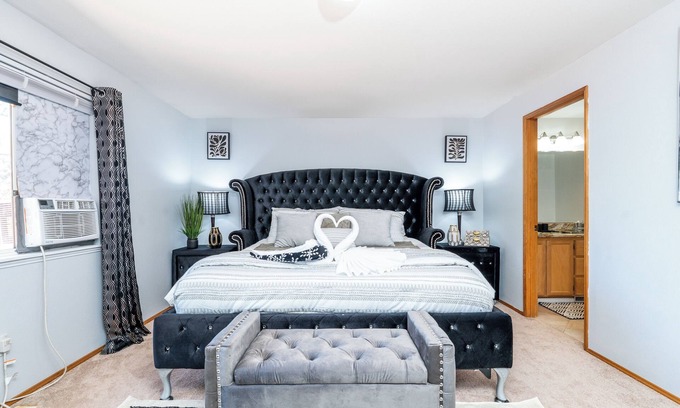 West Lake Stevens Casa | LS2: DESIRED VILLA: single level rambler w hot tub