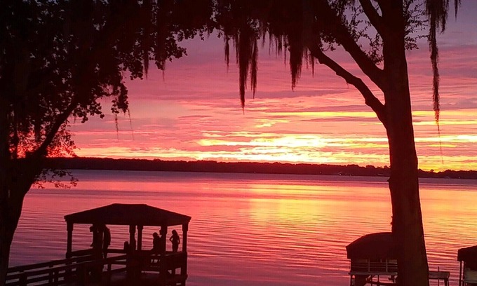 Minneola Casa | Hospédese en el Clermont Yacht Club en el lago Minneola, uno de los pocos lagos esquiables