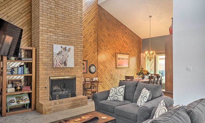 Heart of Lubbock Casa | Lubbock Townhome w / Grill -5 minutos a TTU y el centro