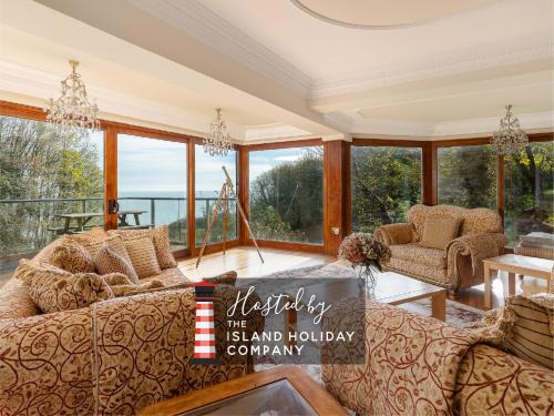 Shanklin Casa | Luccombe Chine House - Rare Find - Spectacular Secluded Coastal Manor, Breathtaking Ocean Views short drive to Shanklin or Ventnor Beach - near Shanklin Old Village