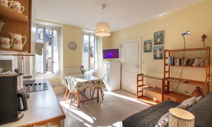 Bagneres-de-Luchon Apartamento | LUCHON LUMINEUX T2 CentreVille-Jardin-Wifi Unlimited>500Mb/s