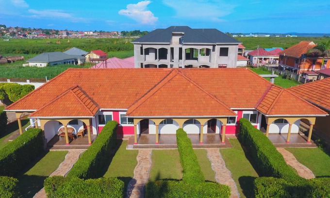 Kampala Cabaña | Lucian Cottages: 3 bedroom peaceful retreat in Munyonyo