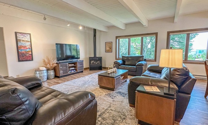 Grand Marais Casa | Lucie's Loft - Grand Marais, MN - Cascade Vacation Rentals