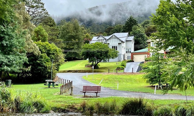 Warburton Casa | Lucille…with a view.