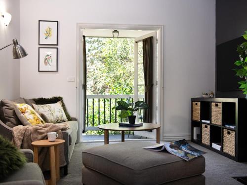 Hepburn Springs Casa | Lucini Cottage- wood fire and bush views