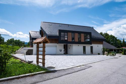Zasip Apartamento | LUCKA BLED quiet location, free bikes, big garden, doctor