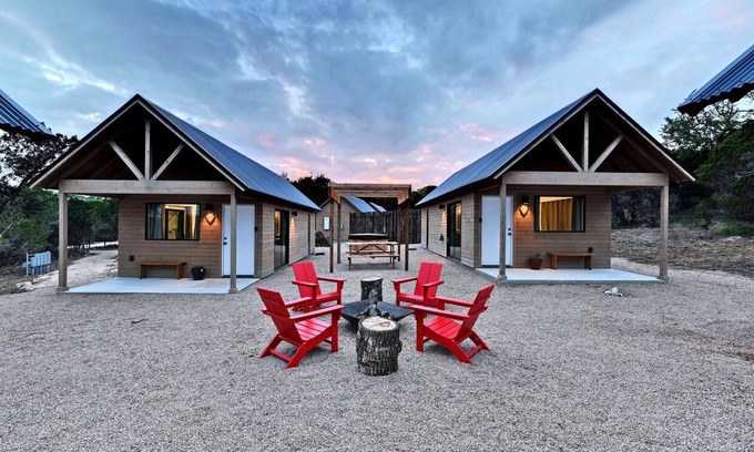 Dripping Springs Cabina | Lucky Arrow Retreat: cabañas del patio