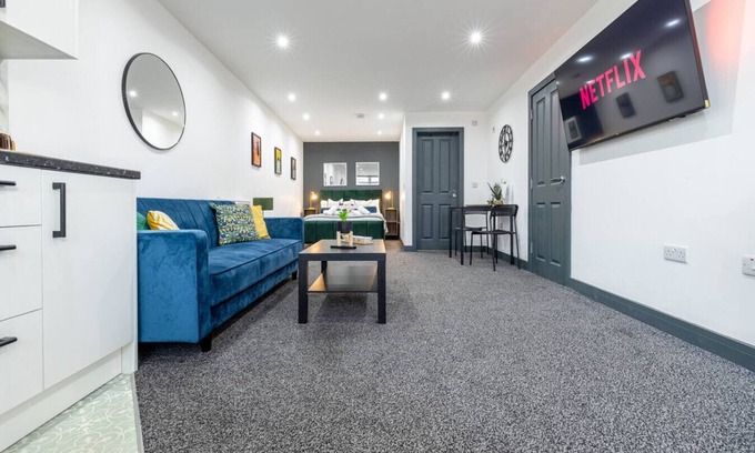 Cradley Apartamento | Lucky Find! Apartment Smart Tv Parking Kitchen