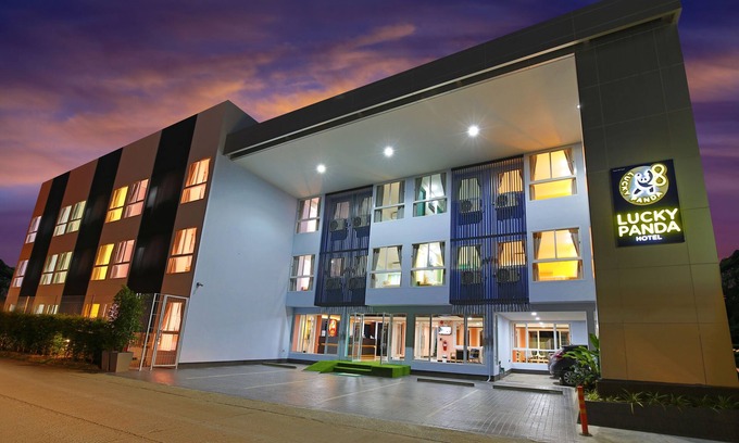 Hai Ya Hotel | Lucky Panda Hotel