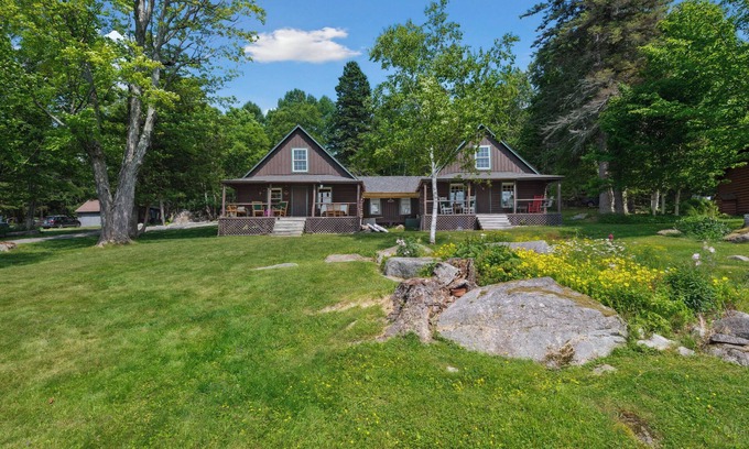 Rangeley Cabina | LuckyStyrk - Classic Barker Loop Camp on Mooselookmeguntic