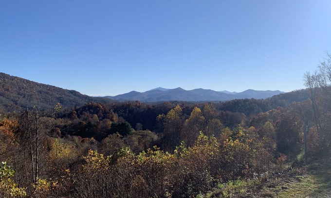 Bakersville Cabaña | Lucy's Cottage has Exceptional views of the Blue Ridge Mountains!