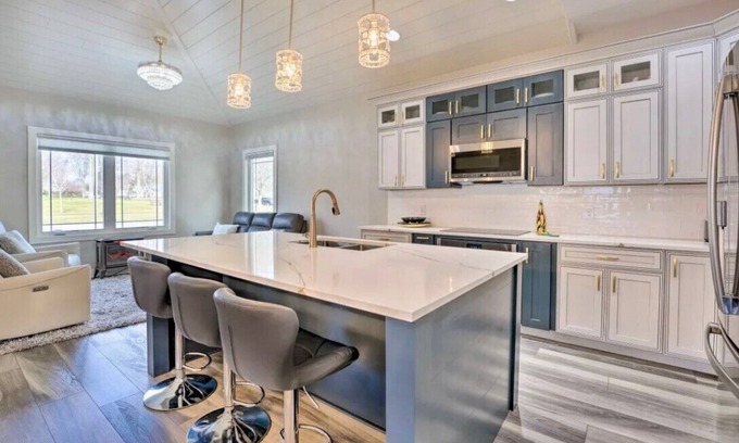 Ludington Casa | Ludington Beach Casita - 4 blocks from Ludington Beach and close to Marinas.
