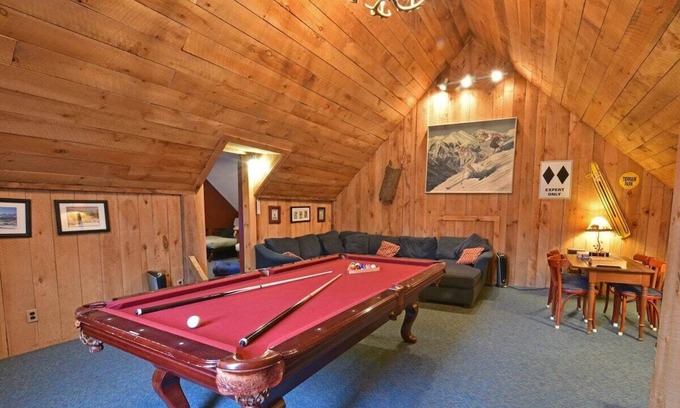 Ludlow Casa | Ludlow Village Home with Pool Table - Walk to Restaurants